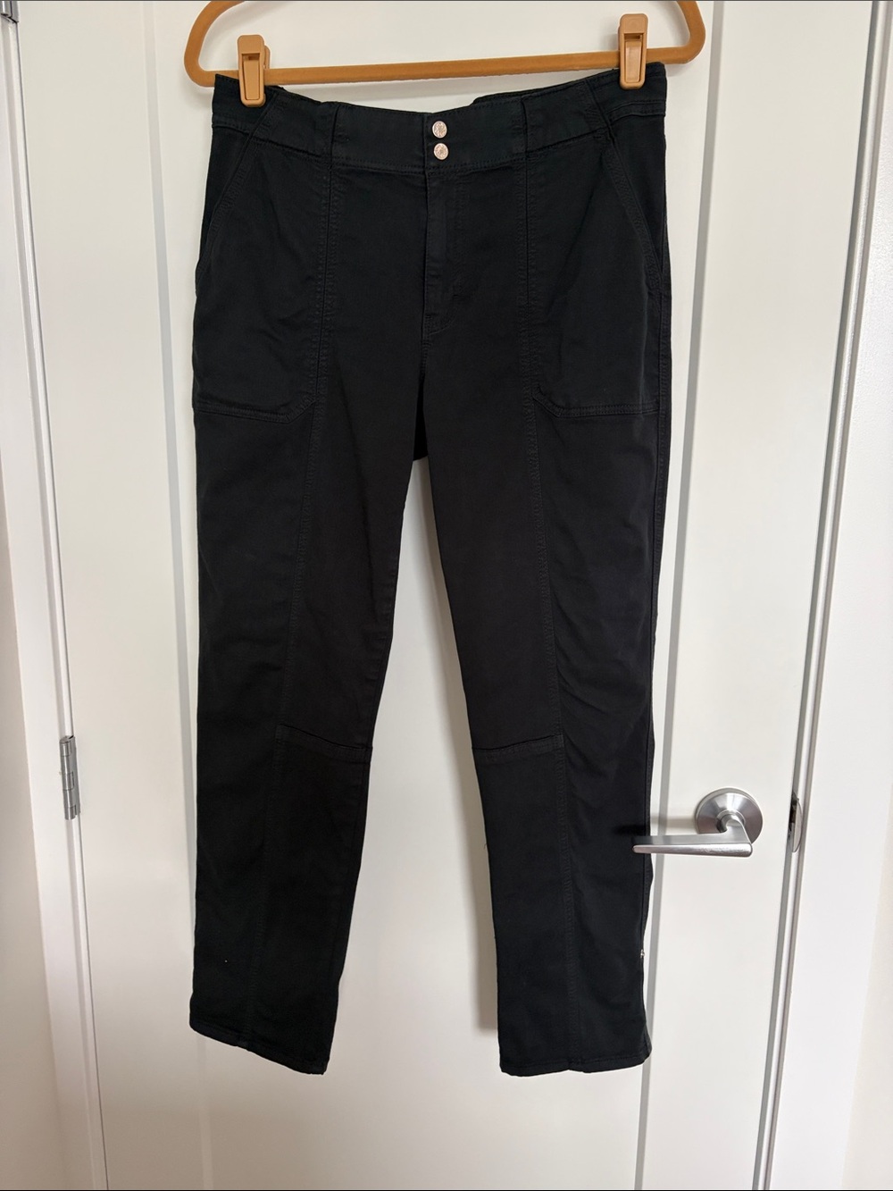 Mid-Rise Straight Crop Pants in Black